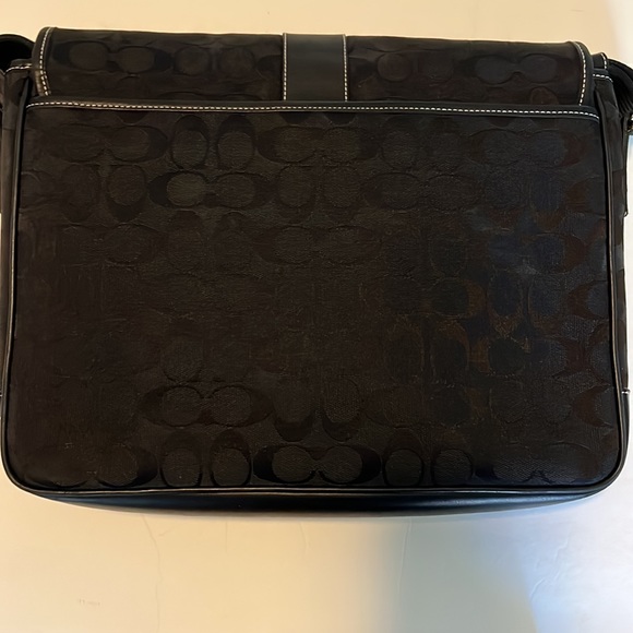 Black signature Coach messenger bag. - Picture 7 of 7